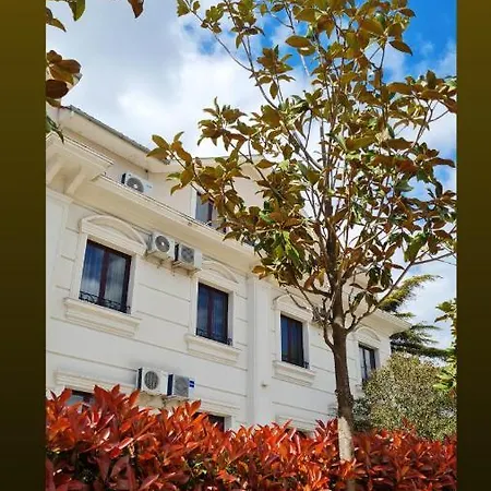 Univers Hotel 4*