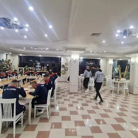 Univers Hotel 4*