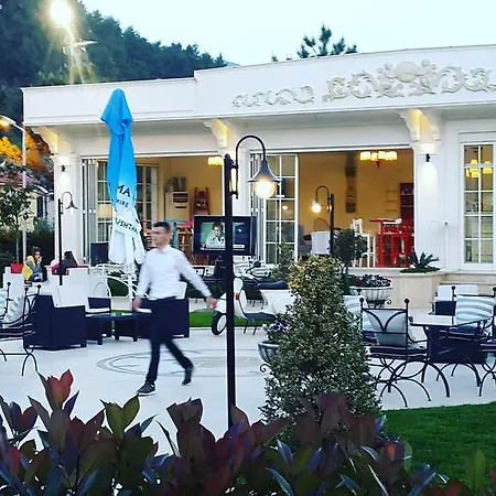 Univers Hotel 4*