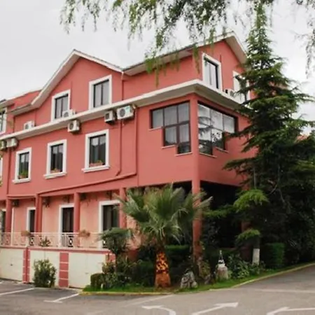 Univers Hotel 4*