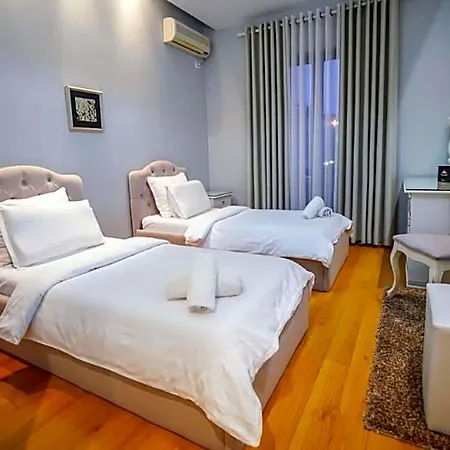 Univers Hotel 4*