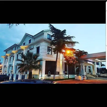 Univers Resort 4*
